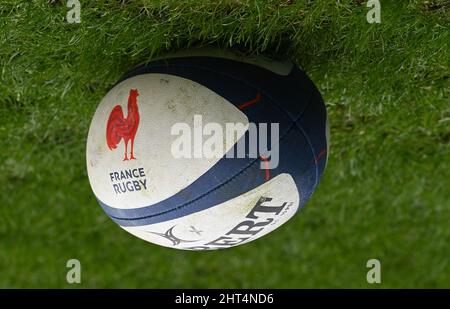 BT Murrayfield Edinburgh.Scotland.UK 26. Feb 22 Spiel zwischen Schottland und Frankreich mit Guinness Six Nations . Frankreich Trainingsball. Kredit: eric mccowat/Alamy Live Nachrichten Stockfoto