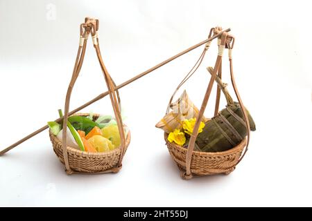 tet-Urlaub, Mondneujahr. Traditionelle klebrige Reiskuchen für Tet Urlaub in Vietnam Stockfoto