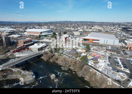 Eine Luftaufnahme des Podests, der Austragungsort der USA Indoor Track and Field Championships (rechts) und der Spokane Veterans Memorial Arena, Samstag, Feb Stockfoto