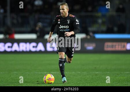 Empoli, Italien , 26.. Februar , 2022 im Bild links nach rechts, Arthur von Juventus Während des Fußballs Serie A Spiel Empoli gegen Juventus Kredit: Massimo Insabato/Alamy Live News Stockfoto