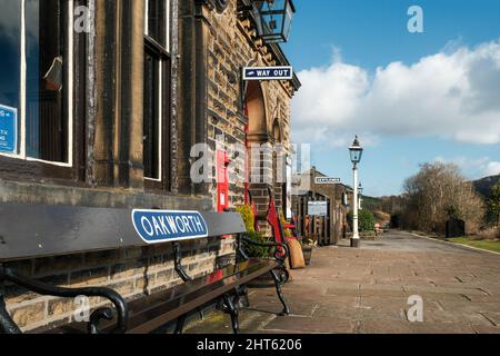 Oakworth Station auf der Keighley & Worth Valley Railway in West Yorkshire Stockfoto