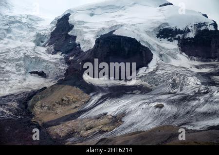 Glaziologie. Berggletscher (alpiner). Nunatak und abrasiven Fluss (Schutt) von ihm Stockfoto
