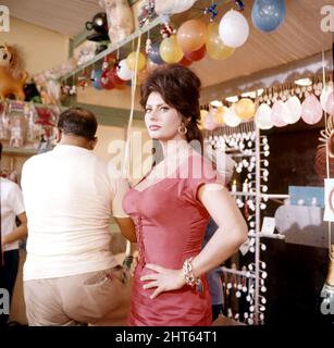 SOPHIA LOREN IN BOCCACIO '70 (1962), REGIE FEDERICO FELLINI, MARIO MONICELLI, VITTORIO DE SICA UND LUCHINO VISCONTI. Kredit: CINERIZ / Album Stockfoto