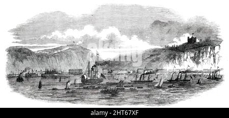 The Queen's Visit to Dover Harbour, [Kent], 1850. 'Eine verschwommene Linie aus fernem Rauch, die über den Horizont in Richtung Ostende schwebte, wurde allmählich deutlicher, bis sich endlich die wohldefinierten Formen von drei Dampfern im Blick öffneten... die edlen Proportionen des ersten, mit dem königlichen Standard, der am Haupt-Mastkopf flog, Die Flagge der Admiralität im Vordergrund und der rote Fähnrich am Stab erklärten den versammelten Tausenden, dass sie das geliebte Objekt ihres fesselnden Interesses trug, und dass es nicht nur die Absicht ihrer Majestät [Königin Victoria] sei, als die Yacht den Kurs einnahm Stockfoto