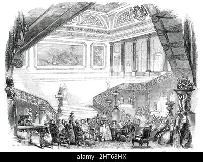 Treffen des Frauenausschusses im Stafford House zur Unterstützung der Großen Ausstellung der Industrie aller Nationen, 1851, 1850. „Am letzten Samstag fand im Stafford House ein Treffen statt, wo auf Einladung der Herzogin von Sutherland eine sehr große Gruppe von angesehenen Damen zusammengekommen war, Um einen Plan für die Unterstützung des Prinzgemahls bei der Durchführung der großen Ausstellung der nationalen Industrie zu bestimmen, die von seiner königlichen Hoheit vorgelegt wurde... Es Wurden Eine Reihe von Resolutionen verabschiedet und ein Komitee gebildet, zu dem Lord Dufferin und Lord F. Howard zu Ehrensekretären gewählt wurden; danach Stockfoto