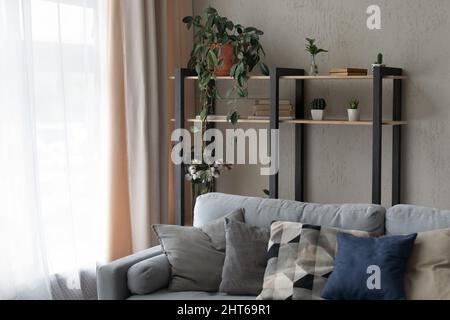 Bild mit stilvollem Interieur des Wohnzimmers. Stockfoto