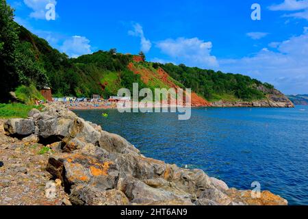 Eine malerische Küstenlinie entlang des Rocky Beach nach Oddicombe Stockfoto