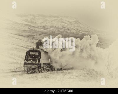 Das Bild zeigt die Schlacht der Southern Railways der britischen Klasse 4-6-2 #34067 Tangmere nähert sich dem AIS Gill-Gipfel auf der Linie Settle to Carlisle in der Stockfoto