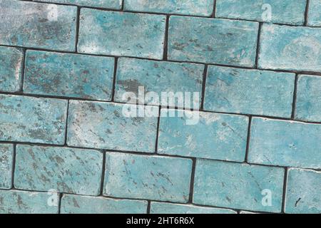 Hintergrundstruktur einer Ziegelwand aus hellgrünen Blöcken, diagonale Rahmung. Stockfoto