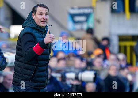 BRÜGGE, BELGIEN - 27. FEBRUAR: Headcoach Brian Priske vom Royal Antwerp FC während des Jupiler Pro League-Spiels zwischen dem Club Brugge und dem Royal Antwerp FC am 27. Februar 2022 im Jan Breydelstadion in Brügge, Belgien (Foto: Jeroen Meuwsen/Orange Picches) Stockfoto