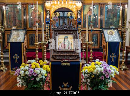 St. Dionysios, St. Constantine und St. Helene Perth Ikonen in der Kirche Stockfoto