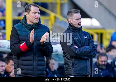 BRÜGGE, BELGIEN - 27. FEBRUAR: Headcoach Brian Priske vom Royal Antwerp FC während des Jupiler Pro League-Spiels zwischen dem Club Brugge und dem Royal Antwerp FC am 27. Februar 2022 im Jan Breydelstadion in Brügge, Belgien (Foto: Jeroen Meuwsen/Orange Picches) Stockfoto