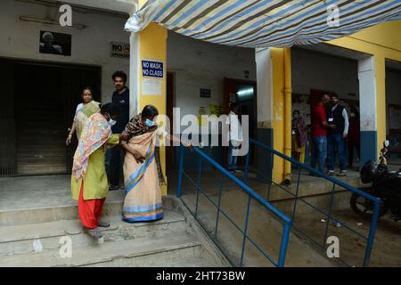 Santiniketan, Indien. 27.. Februar 2022. Die West Bengal State Election Commission (SEC) hat eine Notifikation herausgegeben, in der 108 Gemeinden am 27. Februar 2022 gewählt werden. Die Wahlen finden in Bolpur, Westbengalen, Indien, statt. (Foto: Samiran Nandy/Pacific Press) Quelle: Pacific Press Media Production Corp./Alamy Live News Stockfoto