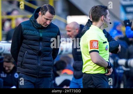BRÜGGE, BELGIEN - 27. FEBRUAR: Headcoach Brian Priske vom Royal Antwerp FC während des Jupiler Pro League-Spiels zwischen dem Club Brugge und dem Royal Antwerp FC am 27. Februar 2022 im Jan Breydelstadion in Brügge, Belgien (Foto: Jeroen Meuwsen/Orange Picches) Stockfoto