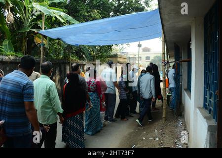 Santiniketan, Indien. 27.. Februar 2022. Die West Bengal State Election Commission (SEC) hat eine Notifikation herausgegeben, in der 108 Gemeinden am 27. Februar 2022 gewählt werden. Die Wahlen finden in Bolpur, Westbengalen, Indien, statt. (Foto: Samiran Nandy/Pacific Press) Quelle: Pacific Press Media Production Corp./Alamy Live News Stockfoto