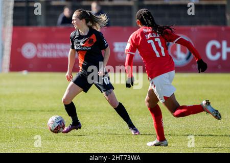 London, Großbritannien. 27.. Februar 2022. London, England, Februar 27. 2 Lucy Graham (17 Everton) in Aktion während des Vitality Womens FA Cup-Spiels zwischen Charlton Athletic und Everton im Oakwood in London, England. Liam Asman/SPP Credit: SPP Sport Press Photo. /Alamy Live News Stockfoto