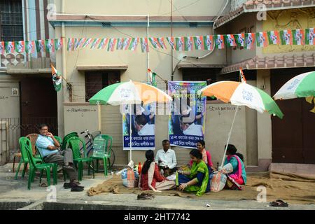 Santiniketan, Westbengalen, Indien. 27.. Februar 2022. Die West Bengal State Election Commission (SEC) hat eine Notifikation herausgegeben, in der 108 Gemeinden am 27. Februar 2022 gewählt werden. Die Wahlen finden in Bolpur, Westbengalen, Indien, statt. (Bild: © Samiran Nandy/Pacific Press via ZUMA Press Wire) Stockfoto