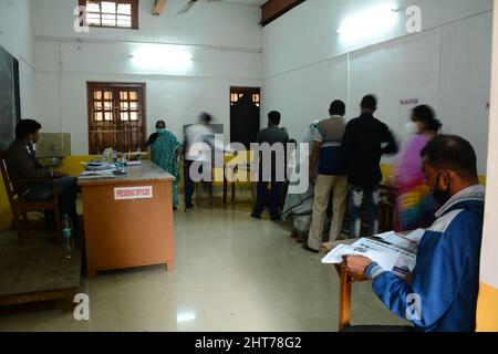 Santiniketan, Westbengalen, Indien. 27.. Februar 2022. Die West Bengal State Election Commission (SEC) hat eine Notifikation herausgegeben, in der 108 Gemeinden am 27. Februar 2022 gewählt werden. Die Wahlen finden in Bolpur, Westbengalen, Indien, statt. (Bild: © Samiran Nandy/Pacific Press via ZUMA Press Wire) Stockfoto