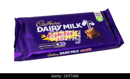 Cadbury Dairy Milk mit Crunchie Bits Chocolate Bar Stockfoto