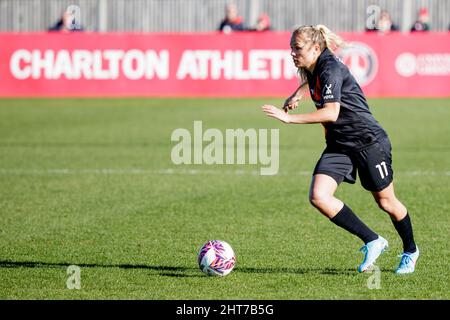 London, Großbritannien. 27.. Februar 2022. London, England, Februar 27. 2 Claire Emslie (11 Everton) in Aktion während des Vitality Womens FA Cup-Spiels zwischen Charlton Athletic und Everton im Oakwood in London, England. Liam Asman/SPP Credit: SPP Sport Press Photo. /Alamy Live News Stockfoto