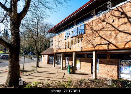 Epsom Surrey, Großbritannien, 27 2022. Februar, Epsom Playhouse Theatre an Einem sonnigen Tag ohne Menschen Stockfoto