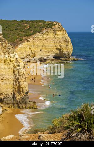 Caneiros Beach liegt in der Nähe der Stadt Ferragudo und ist eine ruhige Gegend, umgeben von Klippen von großer natürlicher Schönheit, Algarve, Portugal Stockfoto