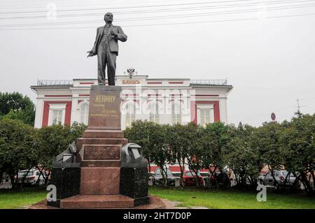 Lenin Statue neben einer Bank, Wladimir, Russland Stockfoto