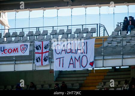 Cagliari Fans während der italienischen Meisterschaft Serie A Fußballspiel zwischen Turin FC und Cagliari Calcio am 27. Februar 2022 im Stadio Olimpico Grande Torino in Turin, Italien Stockfoto