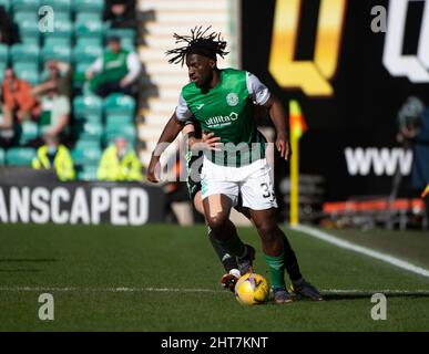 Edinburgh, Großbritannien. 27.. Februar 2022. EASTER ROAD STADIUM, EDINBURGH, SCHOTTLAND - 27. FEBRUAR: Der belgische Verteidiger Rocky Bushiri HibsÕ beim Cinch Scottish Premiership-Spiel zwischen Hibernian FC und Celtic FC am 27. Februar 2022 in Edinburgh, Großbritannien. ( Kredit: Ian Jacobs/Alamy Live News Stockfoto