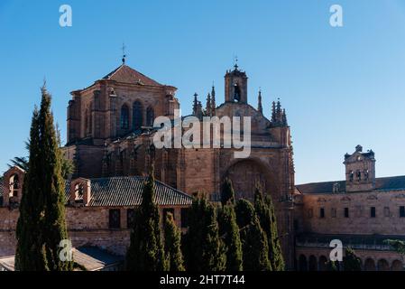 Außenansicht des Convento von San Esteban, es ist ein Dominikanerkloster an der Plaza del Concilio de Trento, Konzil von Trient, in der Stadt Stockfoto