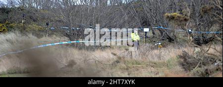 Ardeer, Stevenston, North Ayrshire, Schottland, Großbritannien. 27.. Februar 2022. Körper von Jamie Cannon in der Gegend von Ardeer in Stevenston gefunden. Nach einer umfangreichen Suche von 6 Monaten wurde am 26/02/22 in Stevenston in der Nähe des Afrikahauses eine Leiche entdeckt, von der man annimmt, dass sie die von Jamie Cannon sei. Kredit: CDG/Alamy Live Nachrichten Stockfoto