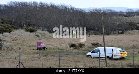 Ardeer, Stevenston, North Ayrshire, Schottland, Großbritannien. 27.. Februar 2022. Körper von Jamie Cannon in der Gegend von Ardeer in Stevenston gefunden. Nach einer umfangreichen Suche von 6 Monaten wurde am 26/02/22 in Stevenston in der Nähe des Afrikahauses eine Leiche entdeckt, von der man annimmt, dass sie die von Jamie Cannon sei. Kredit: CDG/Alamy Live Nachrichten Stockfoto