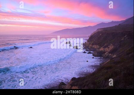 Pacific Valley Bluff in Big Sur California bei Sonnenuntergang Stockfoto