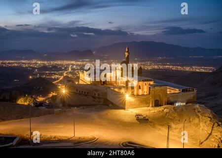 Ishak Pasha Palast in der Dämmerung im Dogubeyazit Bezirk von Agri Stadt in Ostanatolien, Türkei Stockfoto