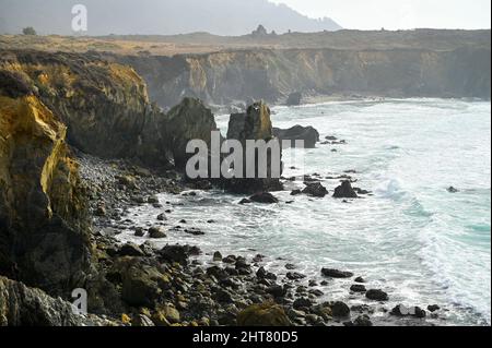 Zerklüftete Küste von Pacific Valley Bluff in Big Sur California Stockfoto