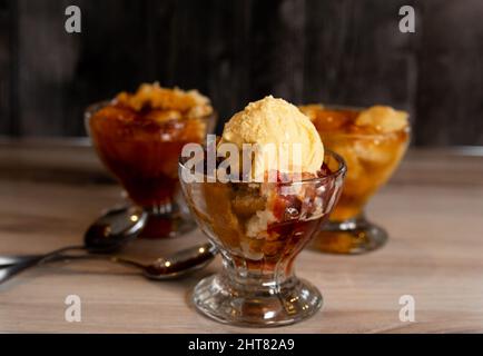 Dessert Schuster Trio mit Vanilleeis Stockfoto