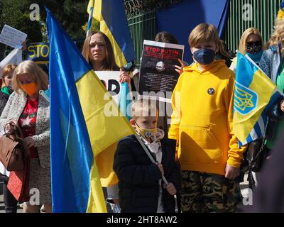 Athen, Griechenland. 26.. Februar 2022. (2/26/2022) Demonstration vor der russischen Botschaft gegen die anhaltende Invasion der Ukraine durch Russland. (Foto von George Panagakis/Pacific Press/Sipa USA) Quelle: SIPA USA/Alamy Live News Stockfoto