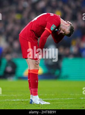 Jordan Henderson aus Liverpool scheint beim Finale des Carabao Cups im Wembley Stadium, London, niedergeschlagen zu sein. Bilddatum: Sonntag, 27.. Februar 2022. Stockfoto