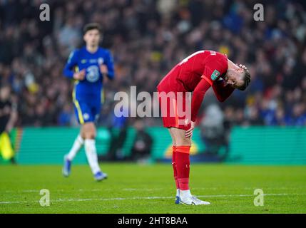 Jordan Henderson aus Liverpool scheint beim Finale des Carabao Cups im Wembley Stadium, London, niedergeschlagen zu sein. Bilddatum: Sonntag, 27.. Februar 2022. Stockfoto