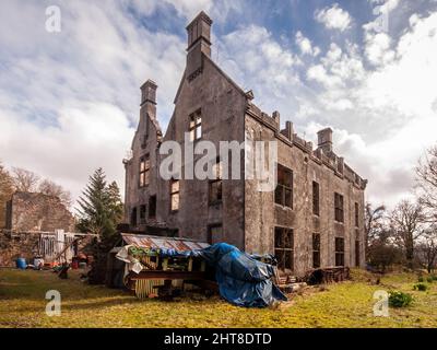 Die verfallenen Ruinen der Courthill House in der Nähe von Lochcarron in den westlichen Highlands von Schottland. Stockfoto