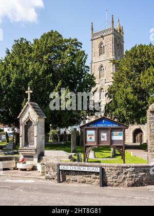 Die traditionelle Pfarrkirche der Heiligen Dreifaltigkeit in Nailsea, North Somerset. Stockfoto