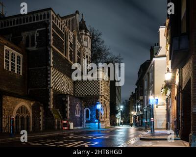 Die mittelalterliche Kirche St. Bartholomew the Great auf der Tuchmesse im Londoner Smithfield. Stockfoto