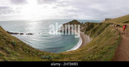 Panoramablick auf den man O'war Strand in der Nähe von Durdle Door in Dorset, England Stockfoto