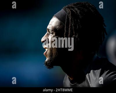 Leith, Edinburgh, Schottland, Großbritannien. 27.. Februar 2022: Leith, Edinburgh, Schottland: Rocky Bushiri von Hibernian während des Hibernian FC gegen Celtic Cinch Scottish Premiership Football im Easter Road Stadium Credit: Action Plus Sports Images/Alamy Live News Stockfoto