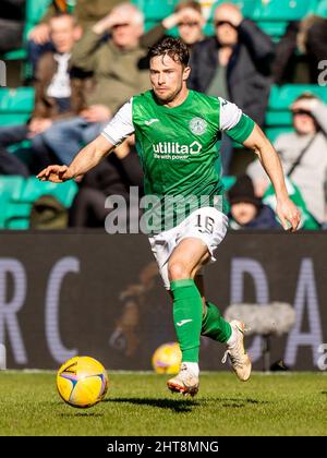 Leith, Edinburgh, Schottland, Großbritannien. 27.. Februar 2022: Leith, Edinburgh, Schottland: Lewis Stevenson von Hibernian während des Hibernian FC gegen Celtic Cinch Scottish Premiership Football im Easter Road Stadium Credit: Action Plus Sports Images/Alamy Live News Stockfoto