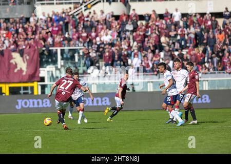 Mërgim Vojvoda vom FC Turin, Razvan Marin von Cagliari Calcio, Dalbert von Cagliari Calcio, Josip Brekalo vom FC Turin, Giorgio Altare von Cagliari Calcio, während des Serie-A-Spiels zwischen dem FC Turin und Cagliari Calcio am 26.. Februar 2022 im Stadio Grande Torino in Turin, Italien. Bild von Antonio Polia/Alphapress Stockfoto