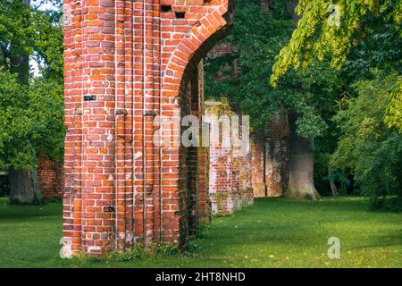 Ruinen der Abtei von Eldena, ursprünglich Abtei von Hilda, ehemaliges Zisterzienserkloster. Greifswald, Deutschland. Stockfoto