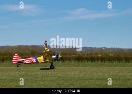 WingWalking am Headcorn Airfield Stockfoto