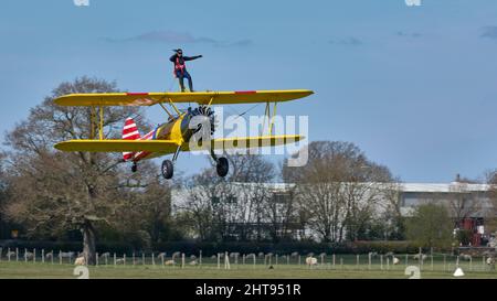 WingWalking am Headcorn Airfield Stockfoto