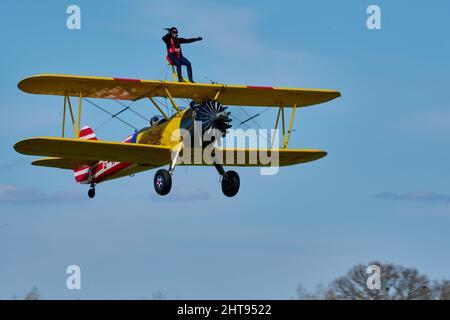 WingWalking am Headcorn Airfield Stockfoto